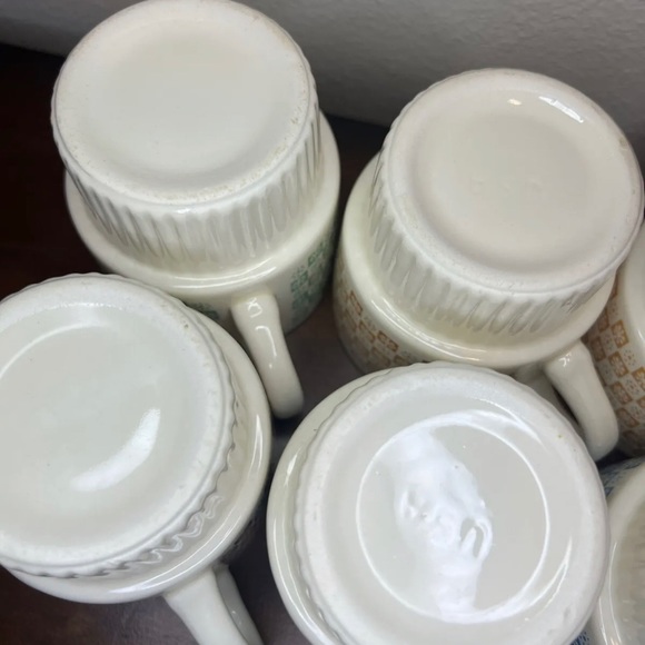 Vintage McCoy Stackable Checkerboard Daisy Mugs - Picture 4 of 5